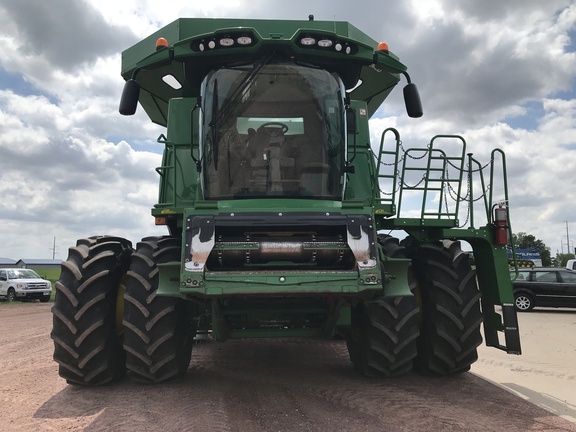 2017 John Deere S680 Combine