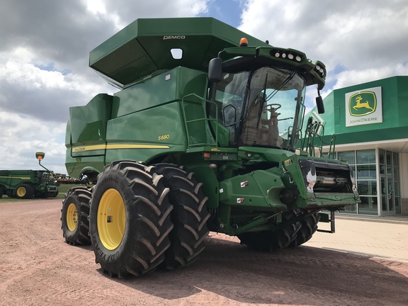 2017 John Deere S680 Combine