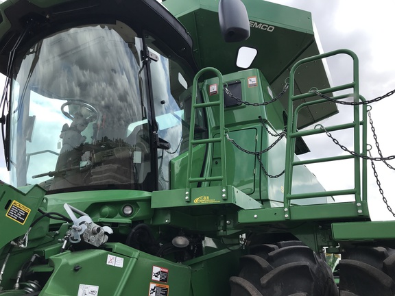 2017 John Deere S680 Combine