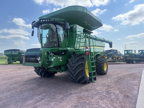 2021 John Deere S790 Combine