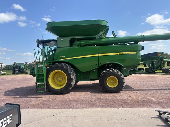 2021 John Deere S790 Combine