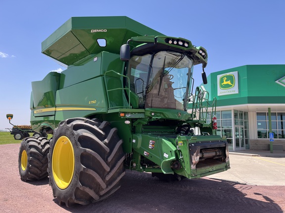 2021 John Deere S790 Combine