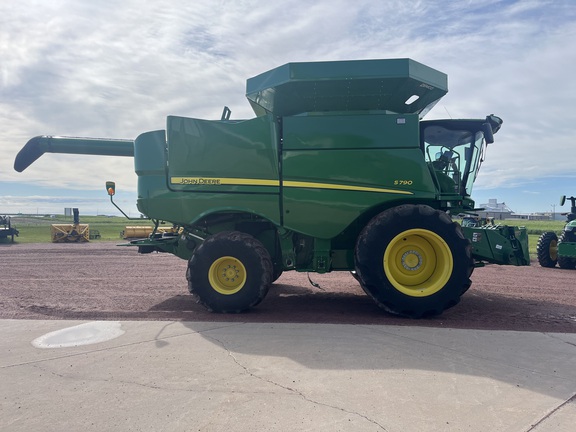 2021 John Deere S790 Combine