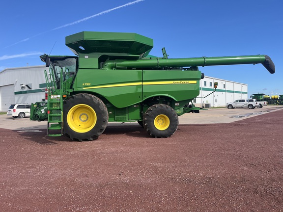 2021 John Deere S790 Combine