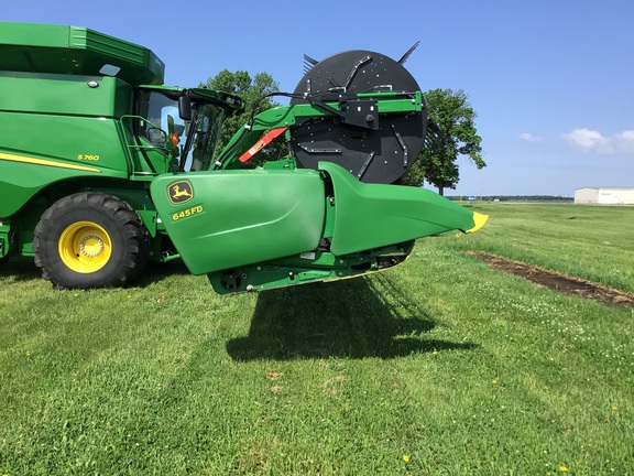 2018 John Deere 645FD Header Combine