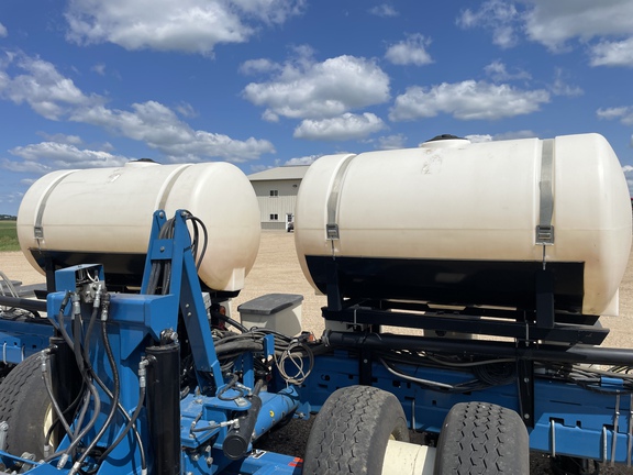 2009 Kinze 3700 Planter