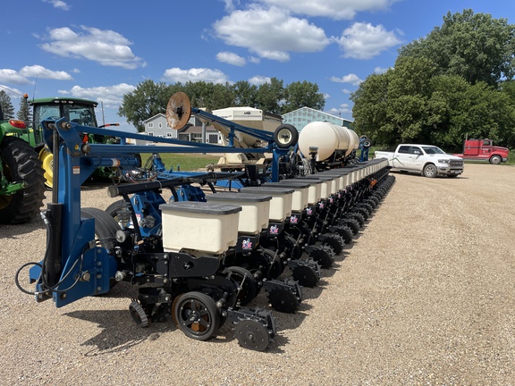 2009 Kinze 3700 Planter