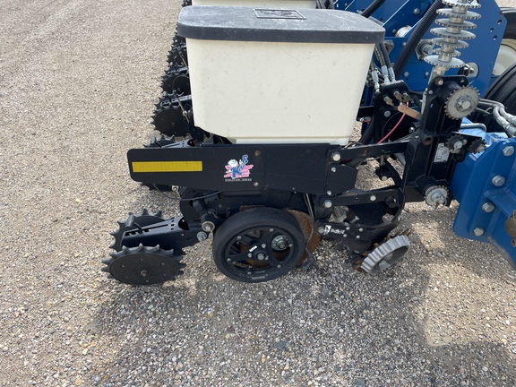 2009 Kinze 3700 Planter