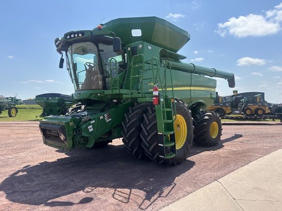 2020 John Deere S780 Combine