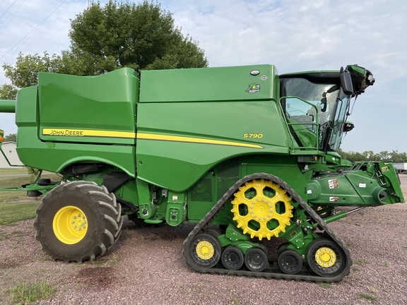 2022 John Deere S790 Combine