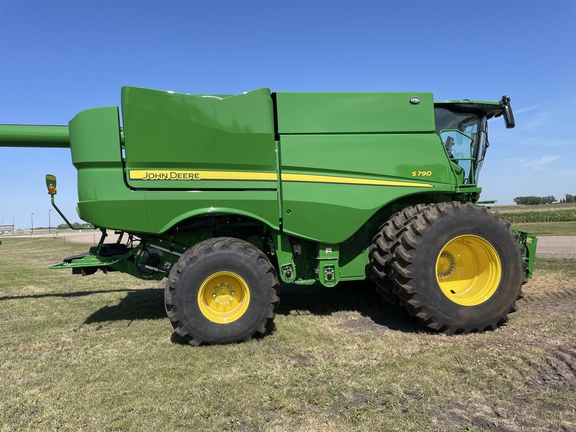 2024 John Deere S790 Combine