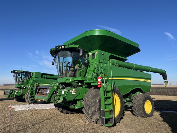 2022 John Deere S780 Combine