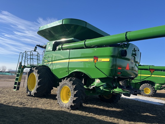 2022 John Deere S780 Combine