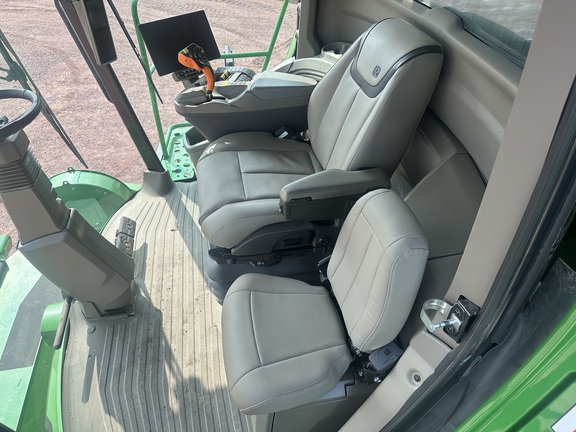 2024 John Deere X9 1100 Combine