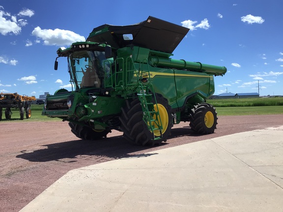 2024 John Deere X9 1100 Combine