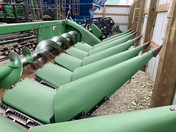 2013 John Deere 608C Header Corn Head