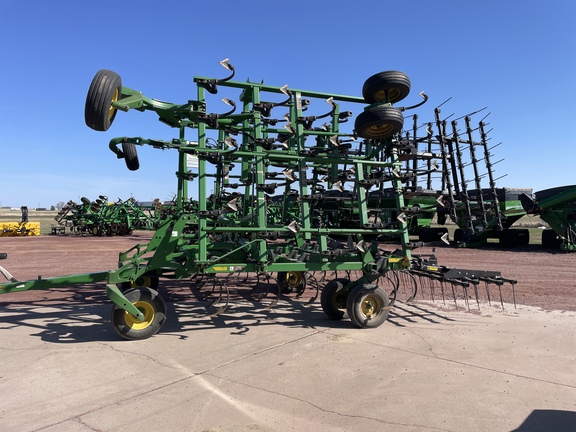 2009 John Deere 2210 Field Cultivator