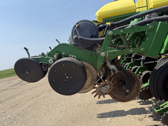 2004 John Deere 1790 Planter