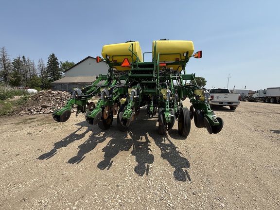 2004 John Deere 1790 Planter