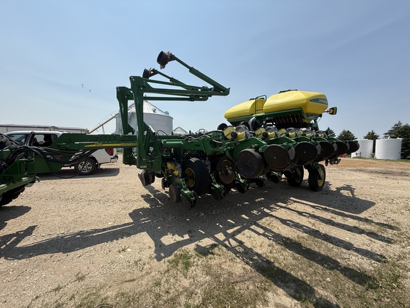 2004 John Deere 1790 Planter