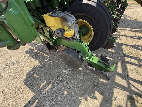 2004 John Deere 1790 Planter