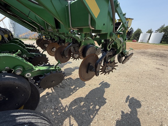 2004 John Deere 1790 Planter