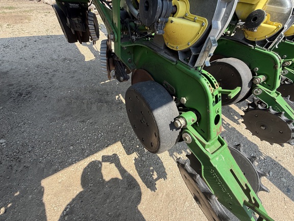 2004 John Deere 1790 Planter