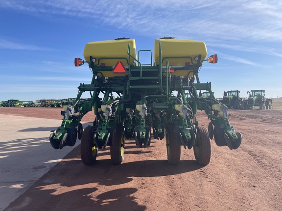 2004 John Deere 1790 Planter