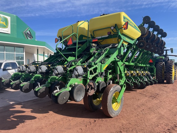2004 John Deere 1790 Planter