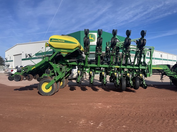 2004 John Deere 1790 Planter