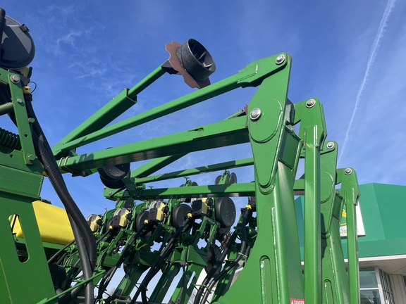 2004 John Deere 1790 Planter