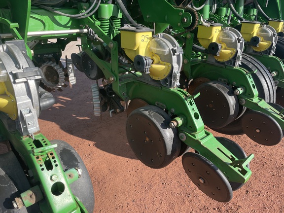 2004 John Deere 1790 Planter