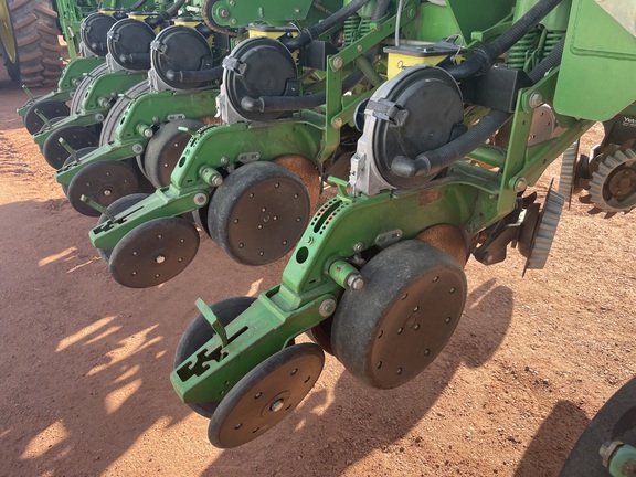 2004 John Deere 1790 Planter