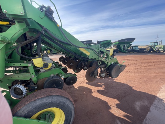 2004 John Deere 1790 Planter