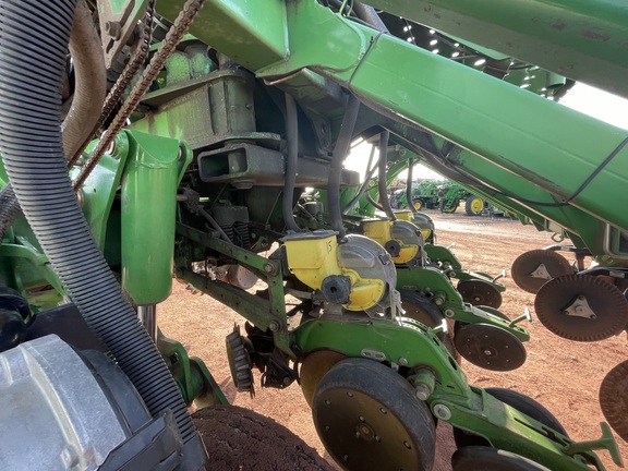 2004 John Deere 1790 Planter