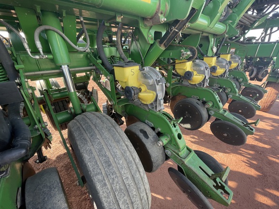 2004 John Deere 1790 Planter