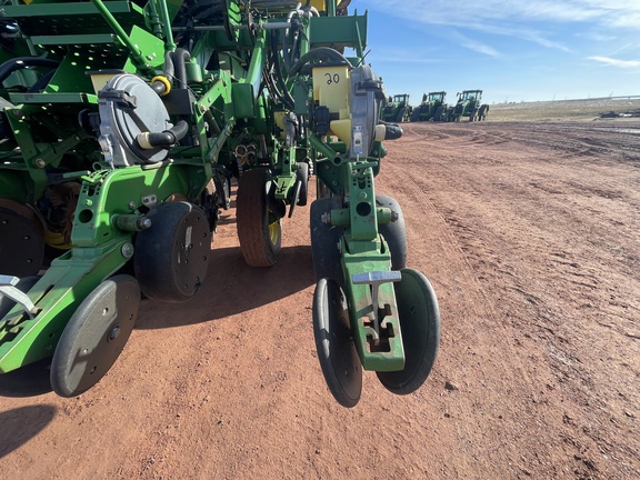 2004 John Deere 1790 Planter
