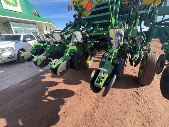 2004 John Deere 1790 Planter