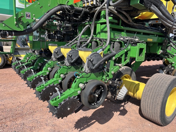 2012 John Deere DB88 Planter