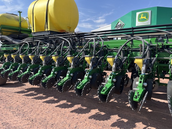 2012 John Deere DB88 Planter