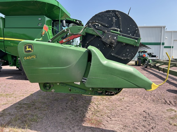 2018 John Deere 645FD Header Combine