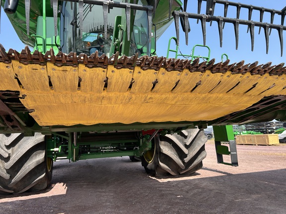 2018 John Deere 645FD Header Combine
