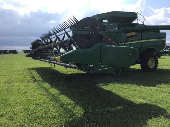 2023 John Deere RD40F Header Combine