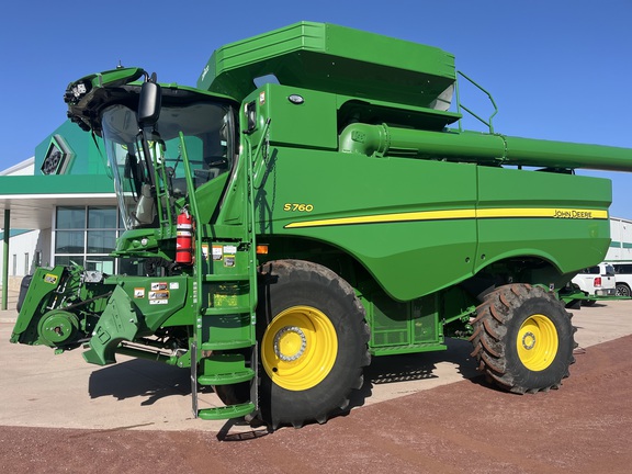 2023 John Deere S760 Combine