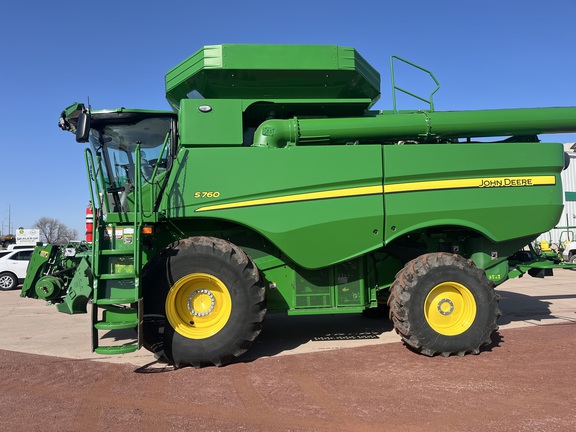 2023 John Deere S760 Combine