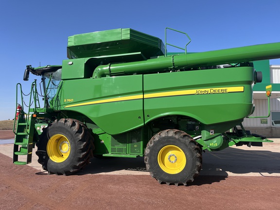 2023 John Deere S760 Combine