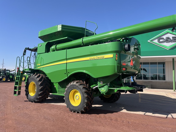 2023 John Deere S760 Combine