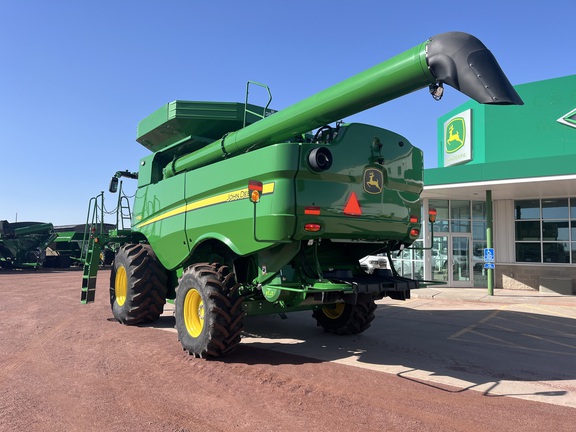 2023 John Deere S760 Combine