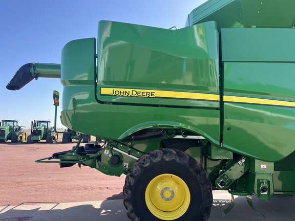 2023 John Deere S760 Combine