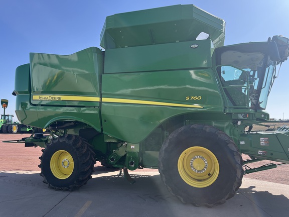 2023 John Deere S760 Combine